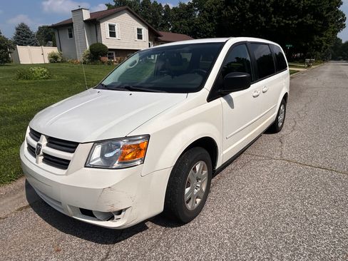 Used 2010 Dodge Grand Caravan SE FWD image 1