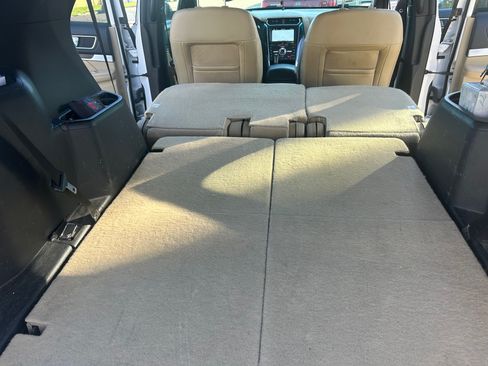 Used 2017 Ford Explorer Limited image 12