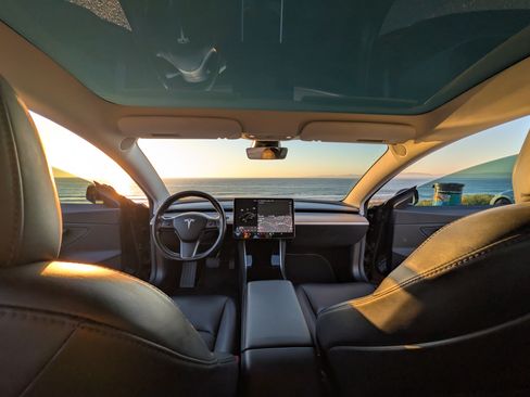 Used 2018 Tesla Model 3 Long Range image 9