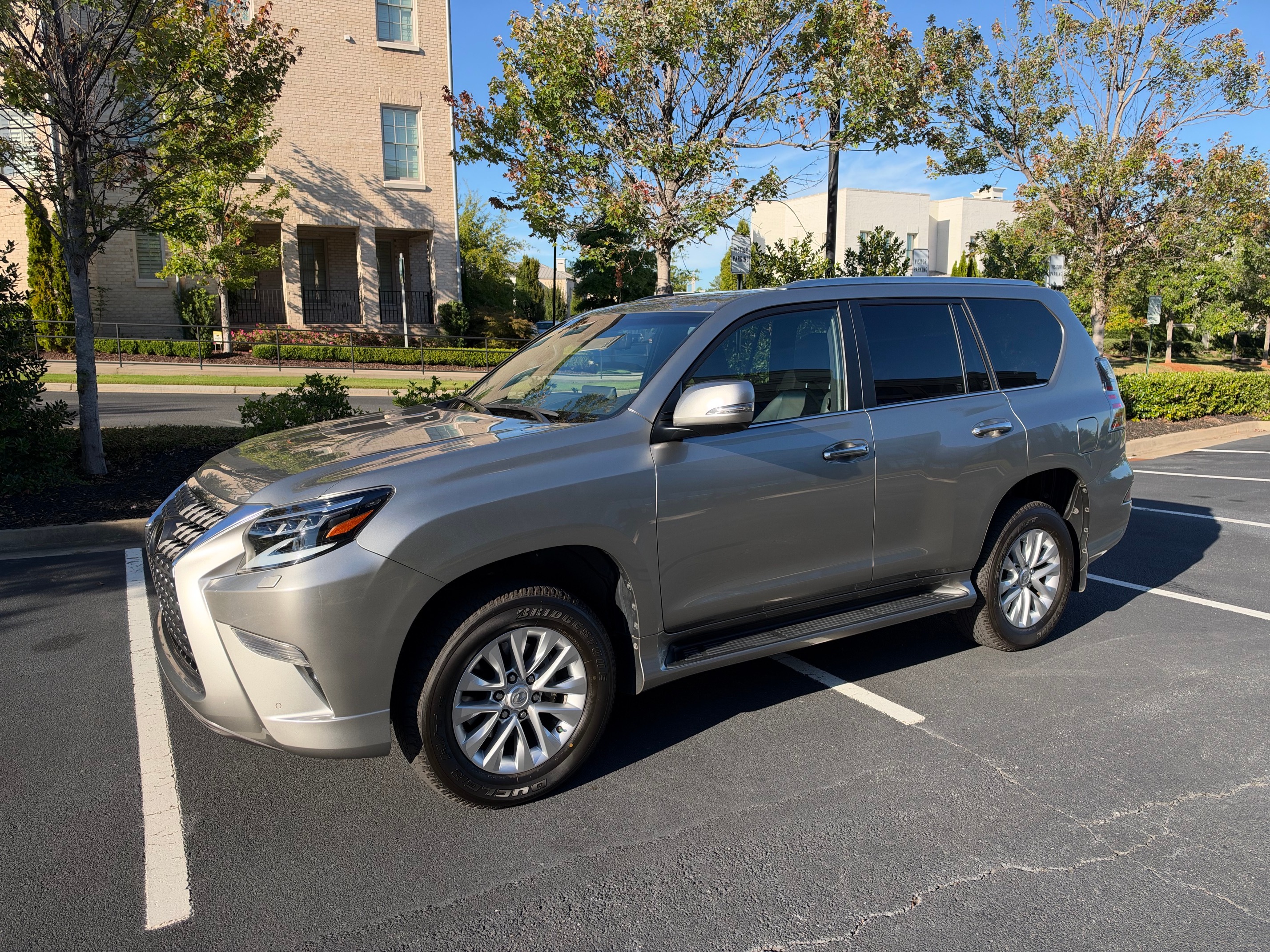 Used 2022 Lexus GX 460 Premium w/ Premium Package AWD/4WD image 2