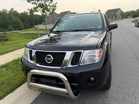 Used 2012 Nissan Pathfinder SV AWD/4WD image 4