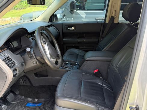 Used 2018 Ford Flex SEL w/ Equipment Group 202A FWD image 16