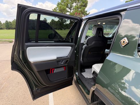 Used 2023 Rivian R1S Adventure AWD/4WD image 25