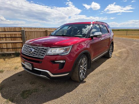 Used 2018 Ford Explorer Platinum image 19