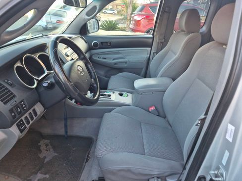 Used 2005 Toyota Tacoma PreRunner image 5