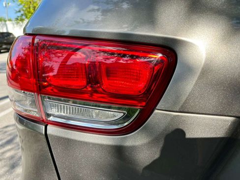 Used 2017 Kia Sorento LX AWD/4WD image 11