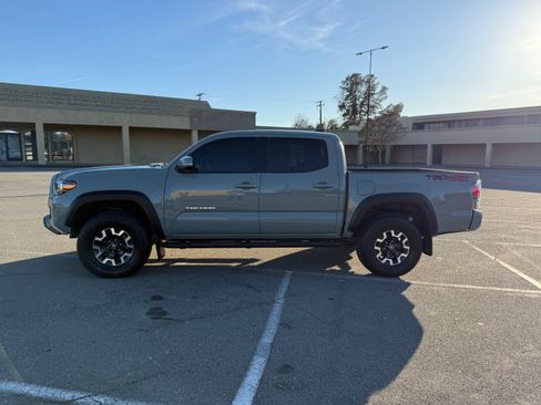 Used 2022 Toyota Tacoma TRD Off-Road w/ TRD Premium Off Road Package image 6