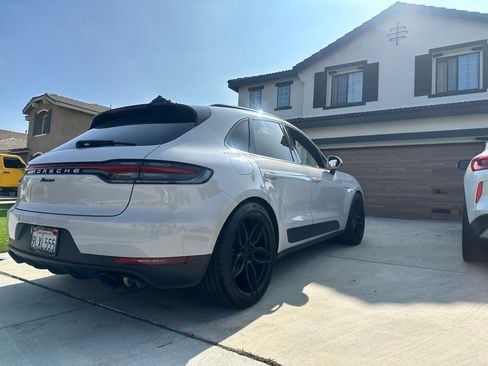 Used 2020 Porsche Macan w/ Premium Package Plus image 5