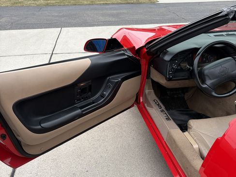 Used 1996 Chevrolet Corvette Convertible image 9