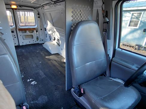 Used 1998 Ford E-150 and Econoline 150 image 16