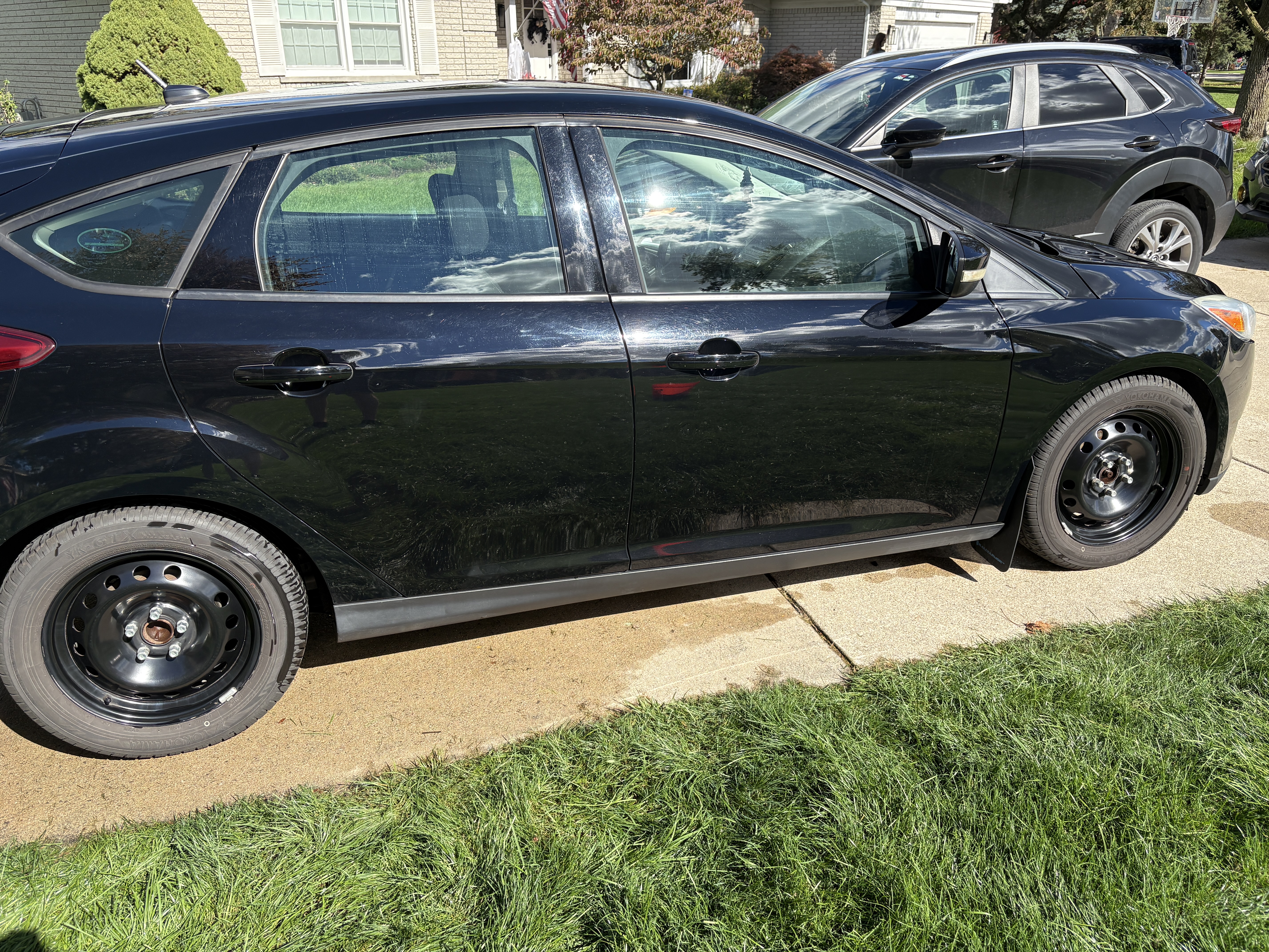Used 2016 Ford Focus SE w/ SE Cold Weather Package FWD image 6