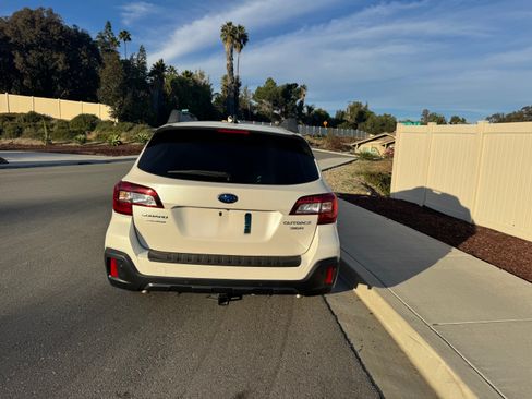 Used 2018 Subaru Outback 3.6R Limited image 9