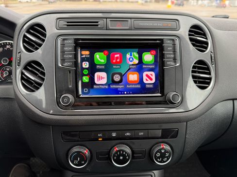 Used 2017 Volkswagen Tiguan Limited w/ Premium Package image 13