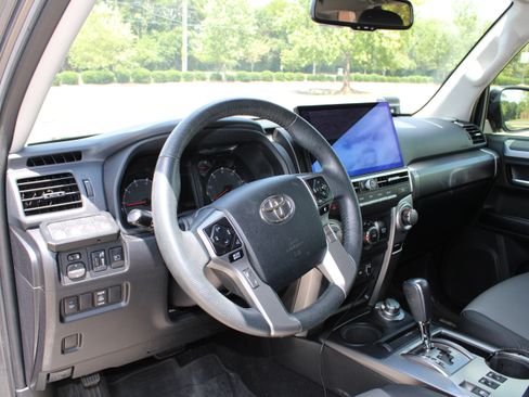 Used 2020 Toyota 4Runner SR5 Premium w/ Moonroof Package AWD/4WD image 13