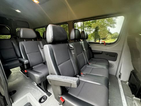 Used 2016 Mercedes-Benz Sprinter 2500 image 11