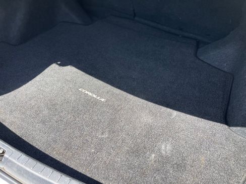 Used 2014 Toyota Corolla LE image 2