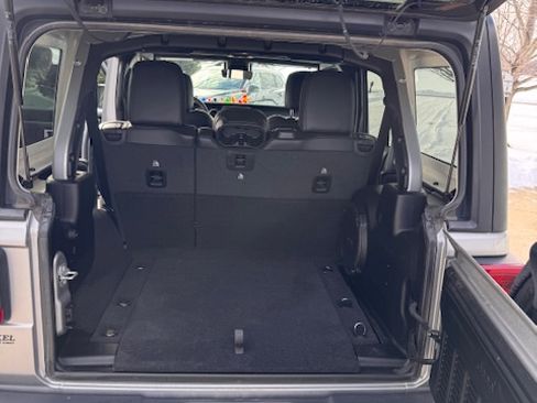 Used 2020 Jeep Wrangler Unlimited Sahara AWD/4WD image 11