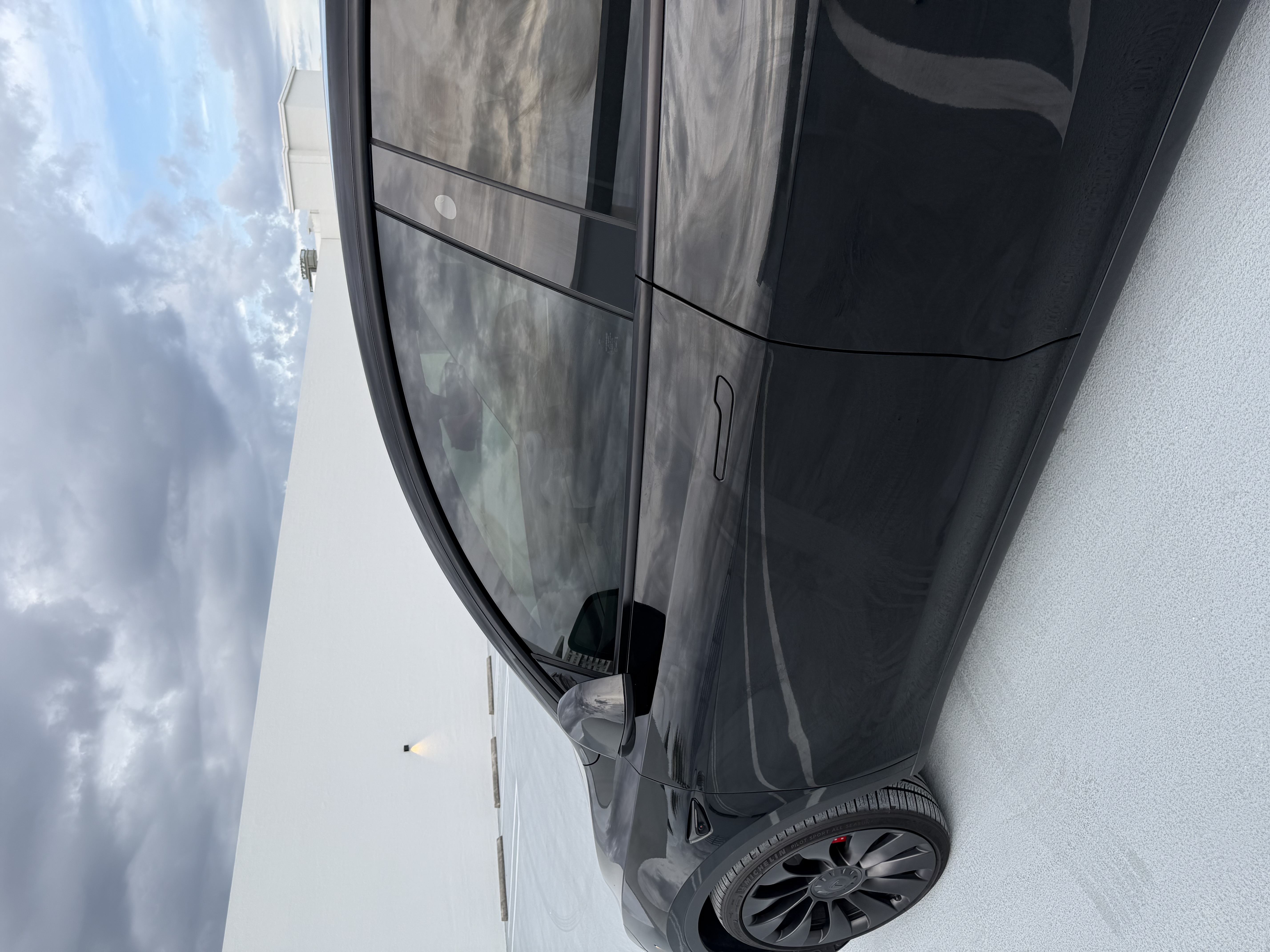 Used 2023 Tesla Model Y Performance AWD/4WD image 5