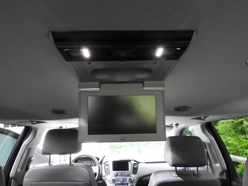 Used 2019 Chevrolet Suburban LT AWD/4WD image 20