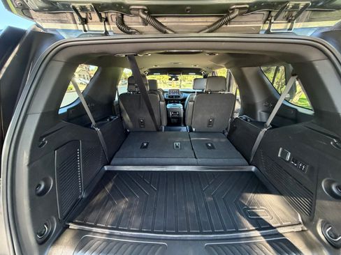 Used 2023 Chevrolet Tahoe LT w/ Luxury Package RWD image 28