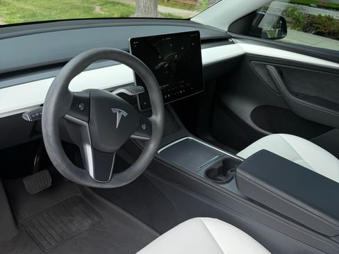 Used 2023 Tesla Model Y Long Range AWD/4WD image 6