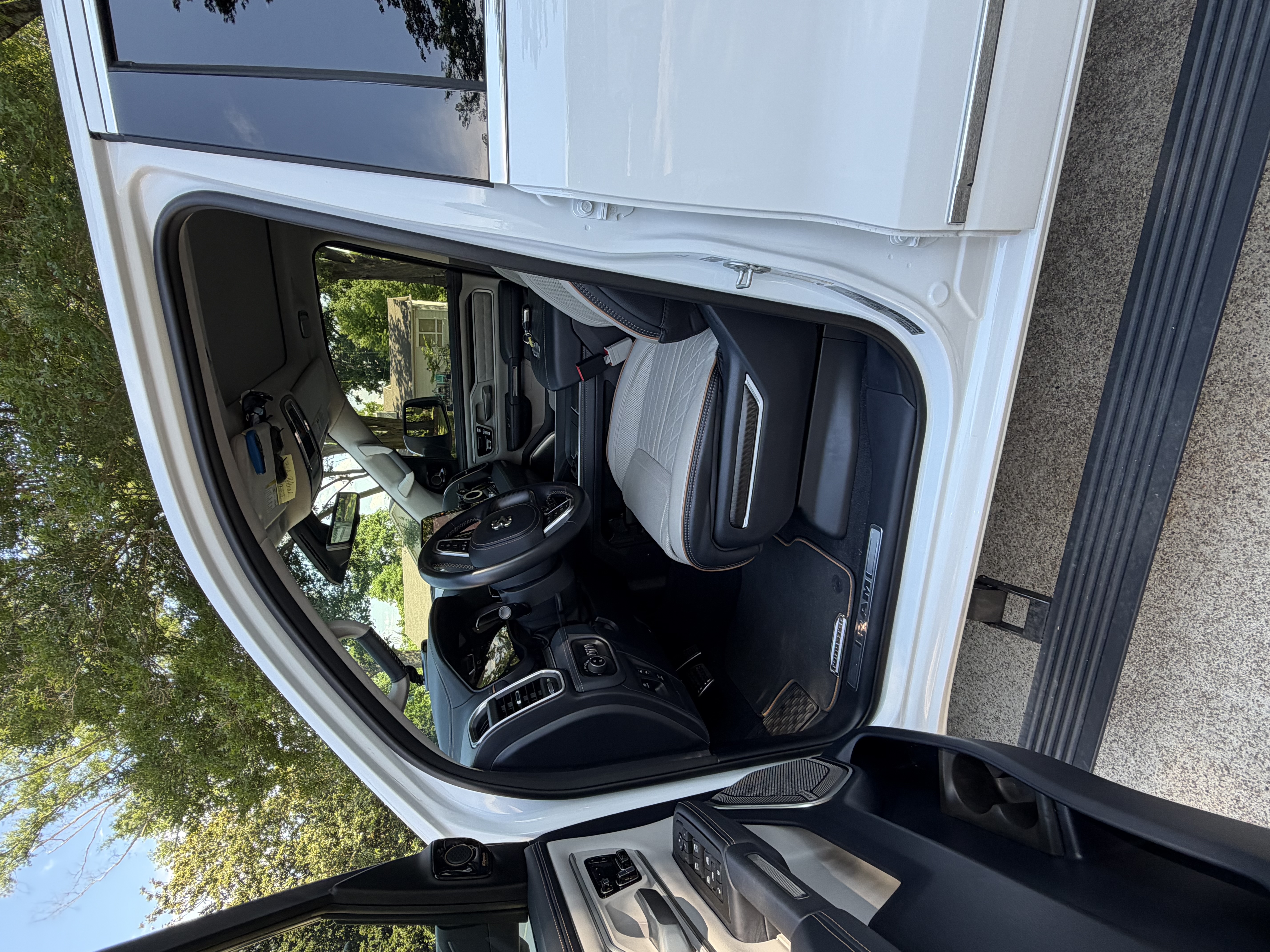 Used 2025 RAM 1500 Tungsten AWD/4WD image 17
