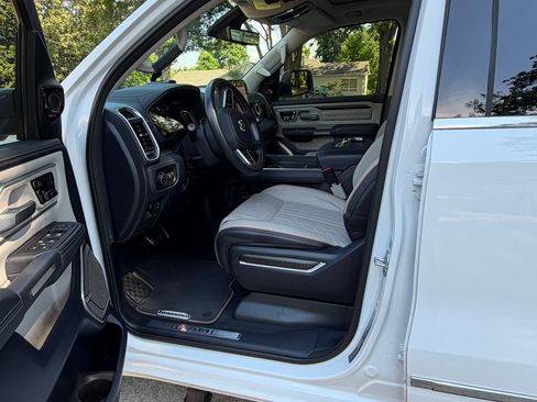 Used 2025 RAM 1500 Tungsten AWD/4WD image 17