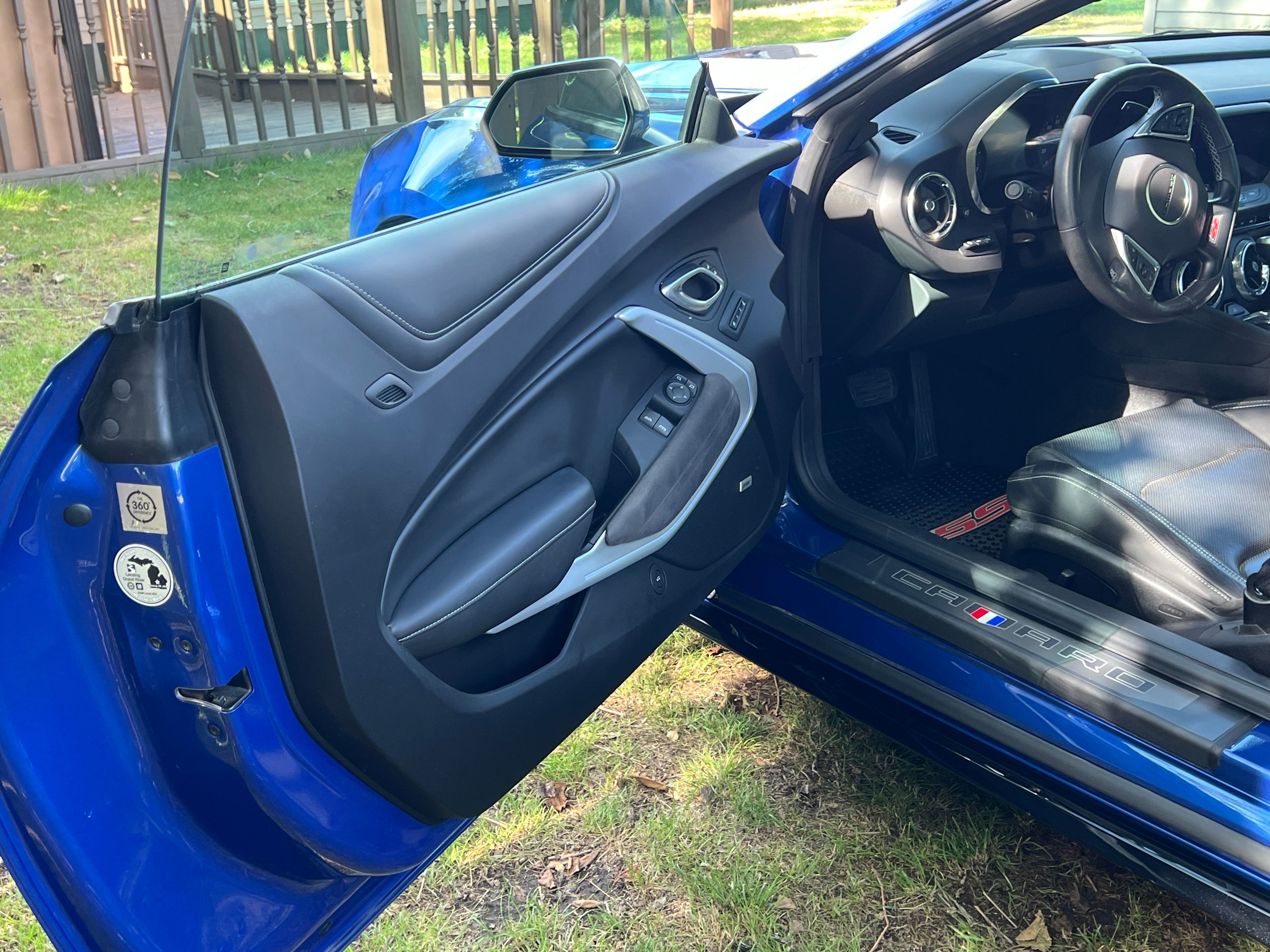 Used 2019 Chevrolet Camaro SS w/ Black Appearance Package RWD image 13
