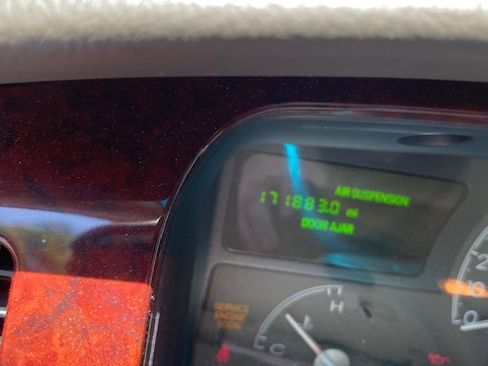 Used 2005 Lincoln Town Car Signature RWD image 10