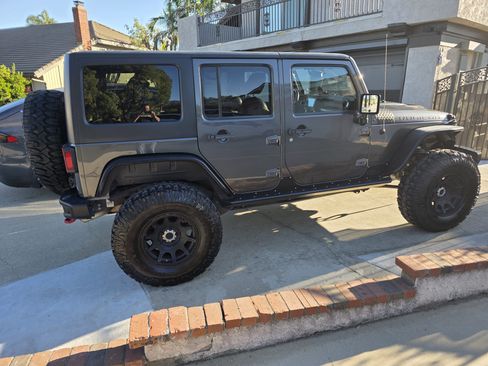 Used 2014 Jeep Wrangler Unlimited Rubicon image 13