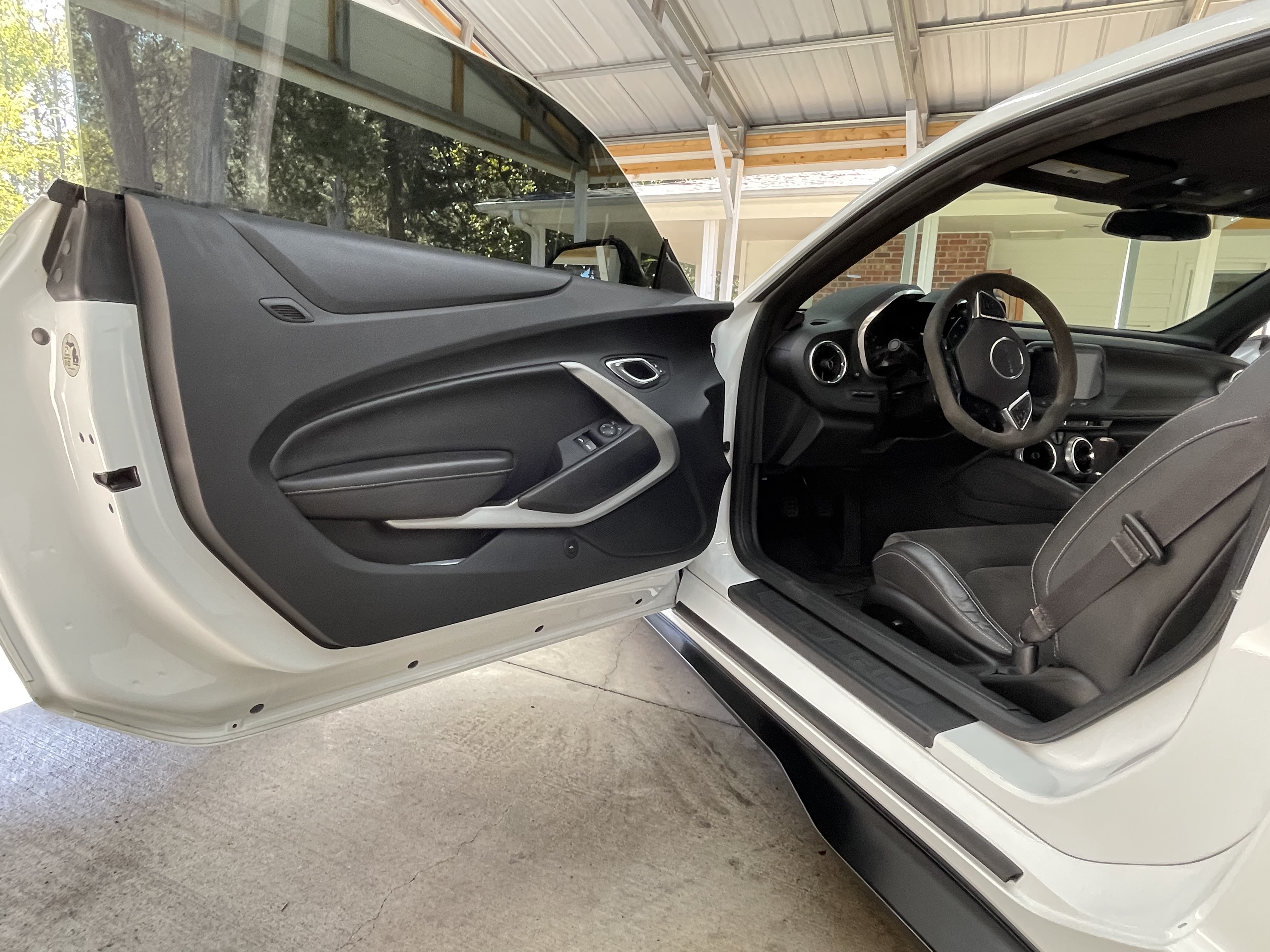 Used 2018 Chevrolet Camaro SS RWD image 9
