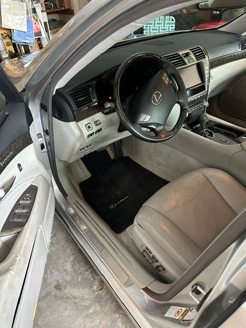 Used 2010 Lexus LS 460 RWD image 8