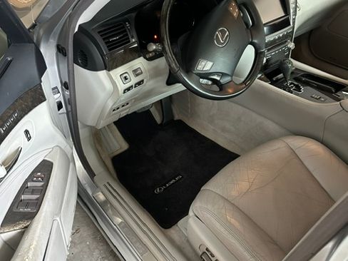 Used 2010 Lexus LS 460 RWD image 8