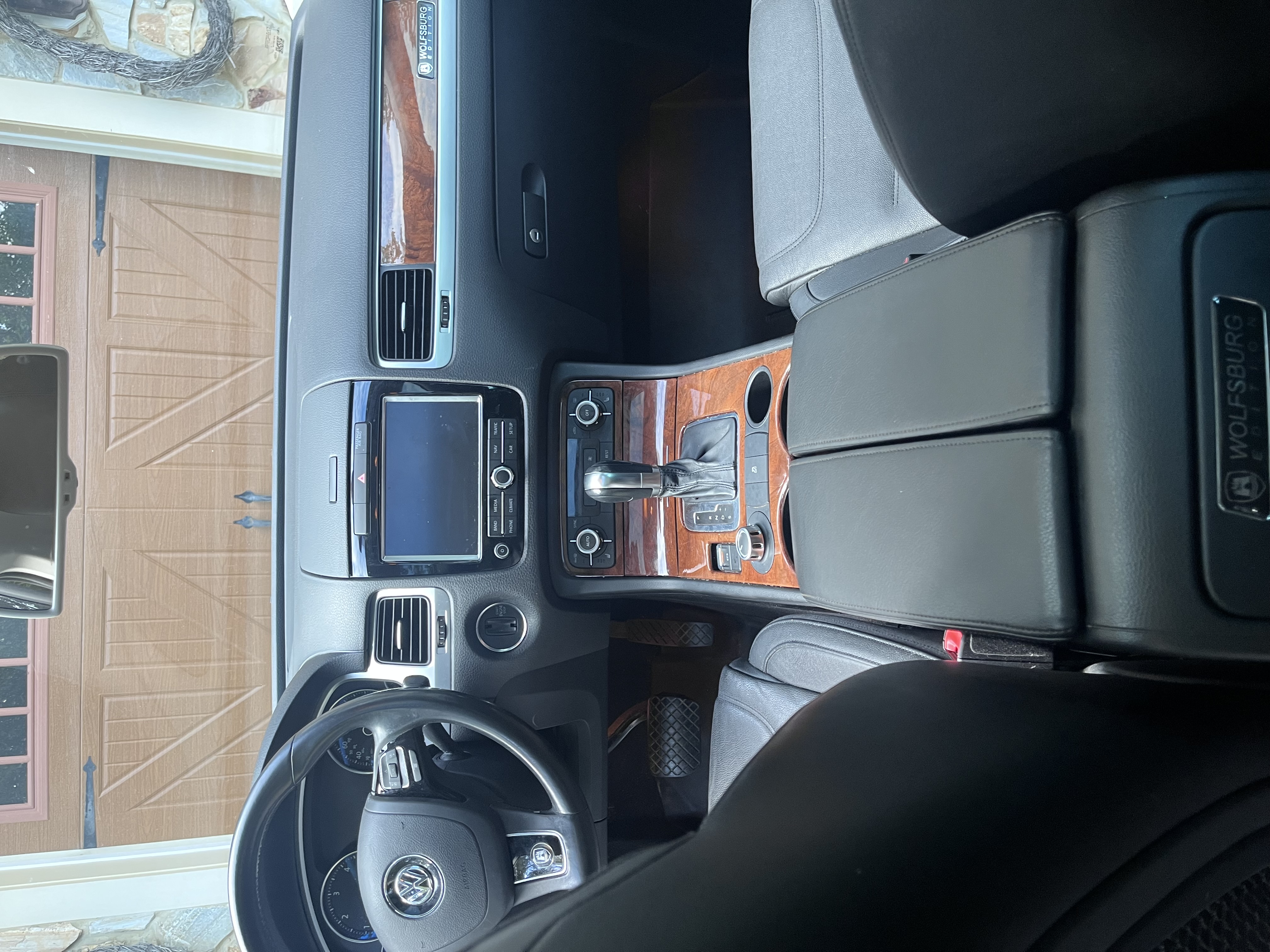 Used 2012 Volkswagen Touareg TDI AWD/4WD image 16