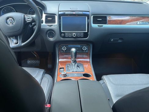 Used 2012 Volkswagen Touareg TDI AWD/4WD image 16