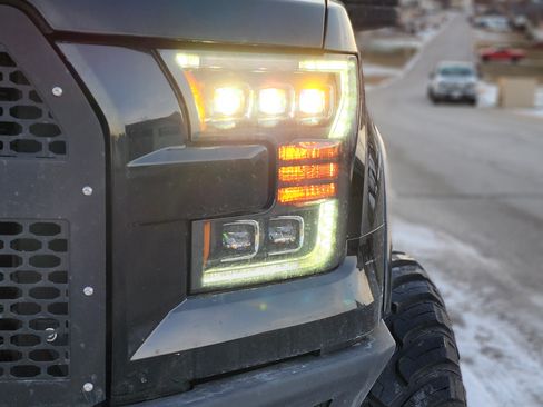 Used 2015 Ford F150 Platinum w/ Equipment Group 701A Luxury image 5