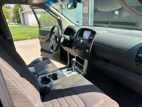 Used 2012 Nissan Pathfinder SV AWD/4WD image 13