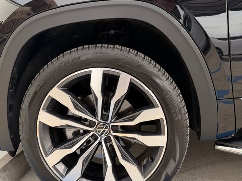 Used 2023 Volkswagen Atlas SEL Premium image 16