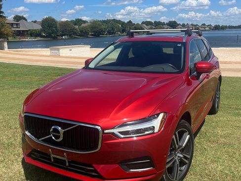 Used 2019 Volvo XC60 T5 Momentum w/ Multimedia Package AWD/4WD image 5