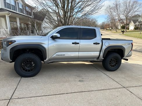 Used 2024 Toyota Tacoma TRD Off-Road image 1