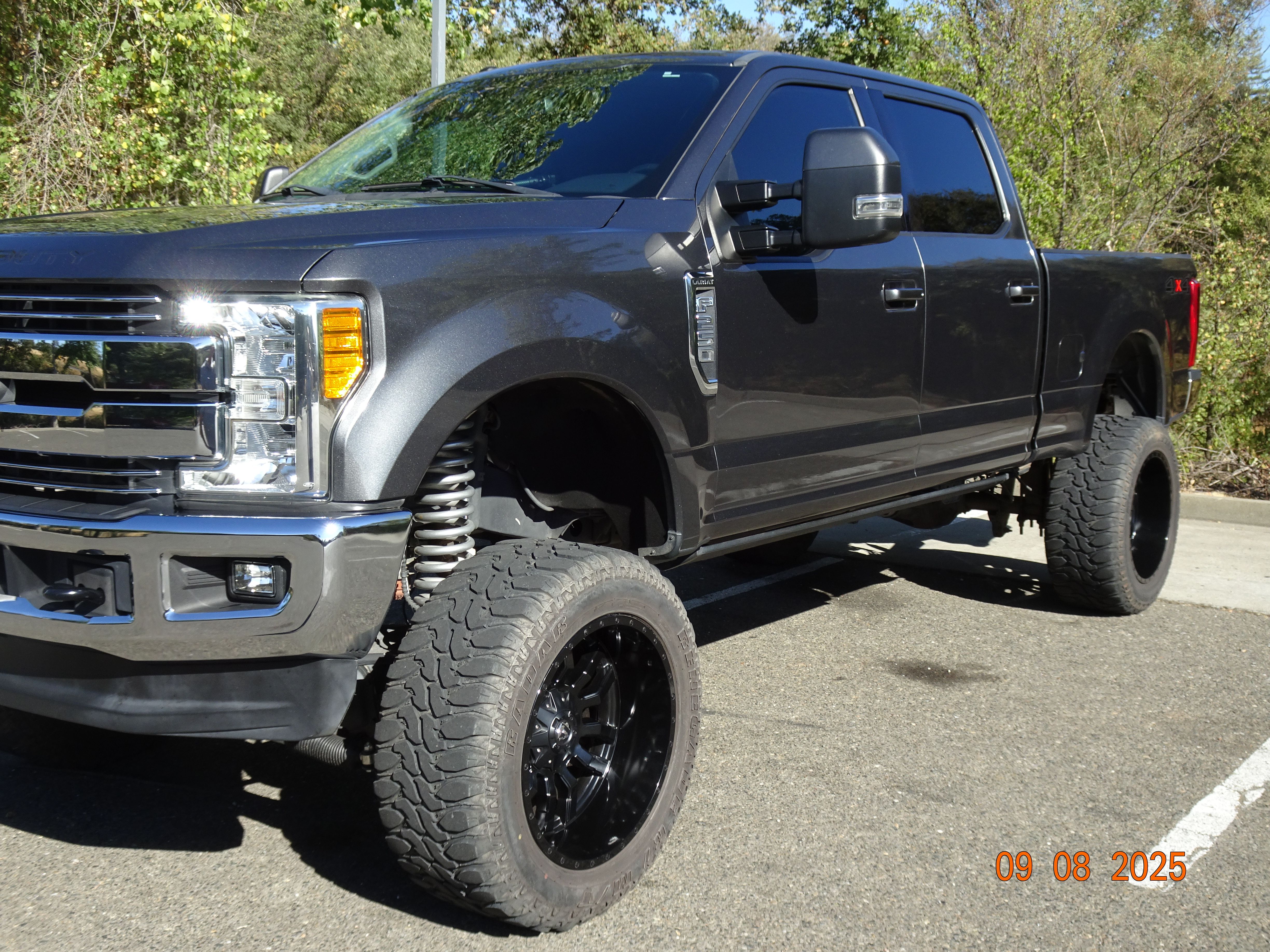 Used 2017 Ford F250 Lariat AWD/4WD image 1