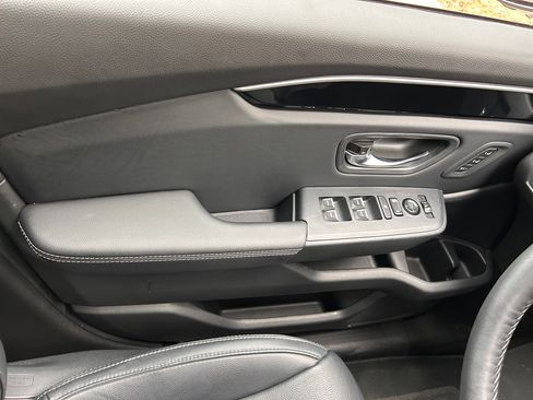 Used 2024 Honda Pilot Touring image 9