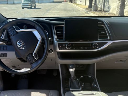 Used 2019 Toyota Highlander Limited image 22