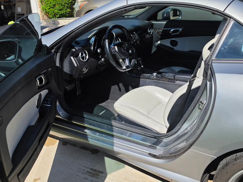 Used 2015 Mercedes-Benz SLK 350 image 8