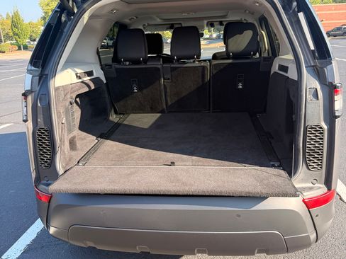 Used 2020 Land Rover Discovery SE AWD/4WD image 6