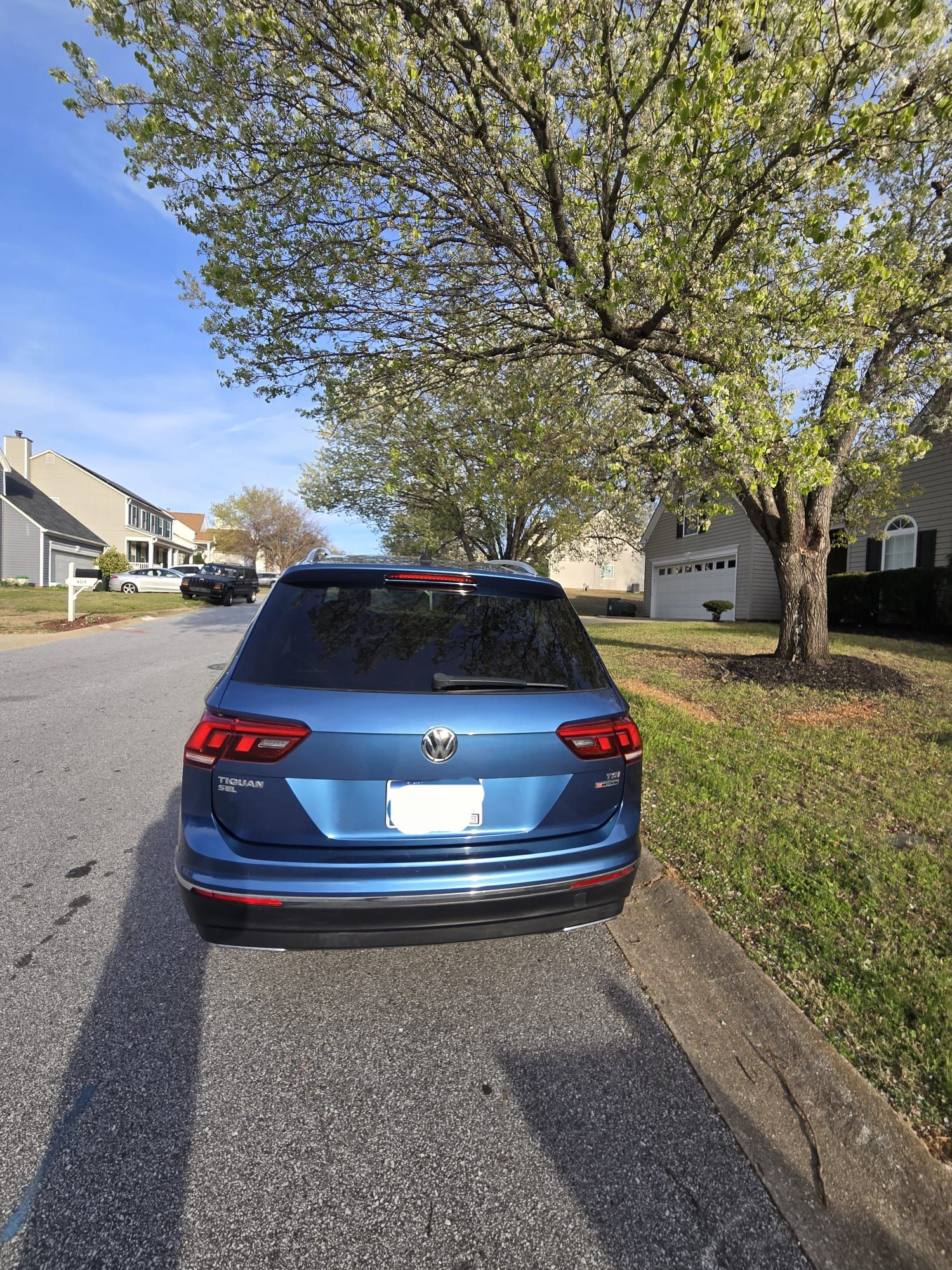 Used 2018 Volkswagen Tiguan SEL AWD/4WD image 6