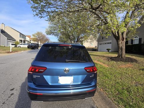 Used 2018 Volkswagen Tiguan SEL image 6