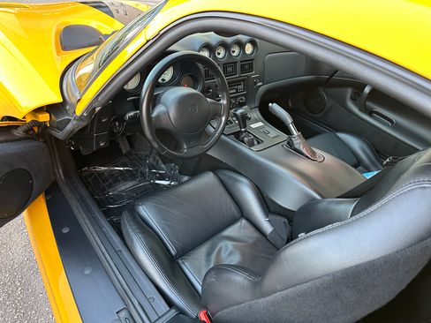 Used 2002 Dodge Viper GTS image 2