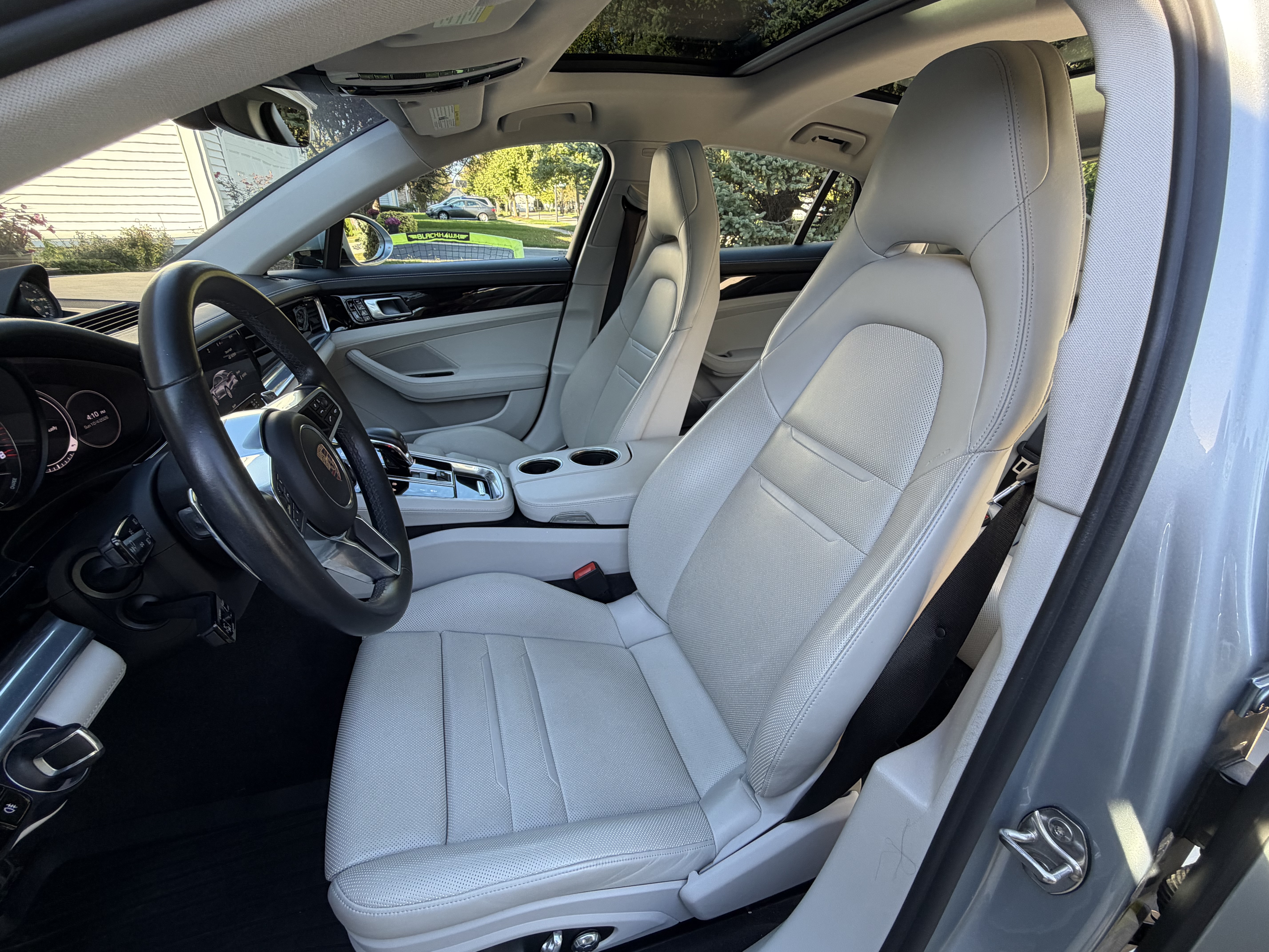 Used 2020 Porsche Panamera 4 E-Hybrid AWD/4WD image 4