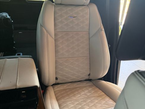 Used 2026 Cadillac Escalade ESV Platinum Sport AWD/4WD image 10